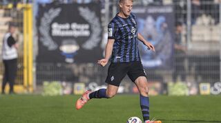 Niklas Hoffmann (SVWM, 6) beim Spiel in der 3. Liga, SV Waldhof Mannheim - Rot-Weiss Essen.