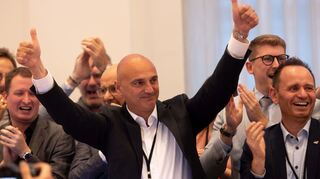 In Dortmund, der drittgrößten Stadt in NRW, unterlag SPD-Amtsinhaber Thomas Westphal nach einem Kopf-an-Kopf-Rennen gegen den CDU-Herausforderer Alexander Omar Kalouti.