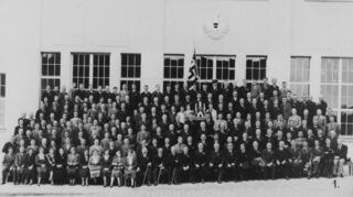 Ein Belegschaftsfoto unter dem Hakenkreuz, aufgenommen am 1. Mai 1939 in Heilbronn.