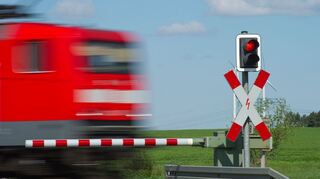 Die rund 100 Fahrgäste des Regionalzugs blieben bei dem Vorfall unverletzt. (Symbolbild)