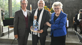 Besondere Ehrung: v.l. Albrecht Puhlmann, Robert Frank und Monika Kulczinski beim Konzert des Richard-Wagner-Verbands in der Pfingstbergkirche.