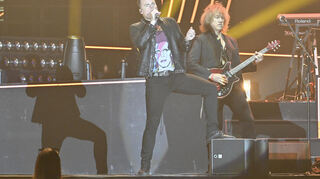 One Vision Of Queen in der SAP Arena mit Sänger Marc Martel und Gitarrist Tristan Avakian (r.)