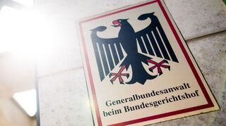 Seit einem Jahr sucht die Bundesanwaltschaft per Haftbefehl nach dem Verdächtigen. (Archivbild)