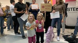 Viele Eltern haben ihre Kinder zum Protestieren mitgebracht.
