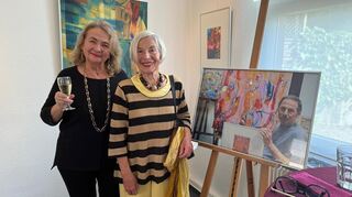 Von links: Nora Noé und Hannelore Adamini, die Schwester des 2023 verstorbenen Künstlers Theo Schneickert.