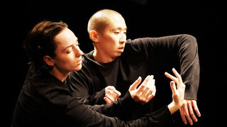 In Seung Hwans Choreografie "Liquid Angels" verflüssigen sich die Linien.
