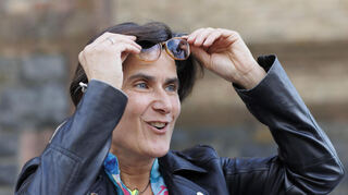 Immer mal die Brille absetzen, oder die Augenschließen und tief in den Bauch hinein atmen: Anja Zingraff.