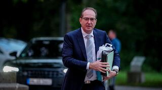 Alexander Dobrindt setzt auf eine Verschärfung der Asylpolitik. (Archivbild)