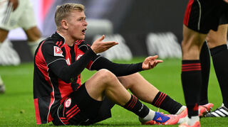 Jonathan Burkardt musste mit der Frankfurter Eintracht erkennen, dass der FC Bayern in Topform derzeit eine Nummer zu groß ist.