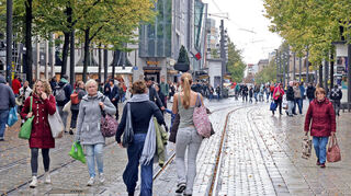 Mannheim. Erlebniswochenende Mannheim City. Samstag.Im Bild: In den Planken ist trotz Regen doch einiges los.