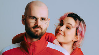 Keyboarder Lucas Firmbach und Sängerin Eva Sauter.