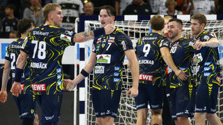 Die Mannschaft der RheinNecker Löwen nach dem 31:31 beim THW Kiel.