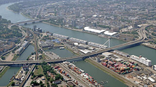 Die Rheinbrücken zwischen Mannheim und Ludwigshafen sind wichtige Verkehrsadern für die ganze Metropolregion Rhein-Neckar – Pendler werden auf Jahre hinaus wegen der Großbaustellen um die Hochstraßen belastet sein.