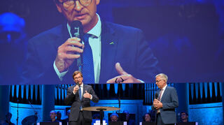 Uwe Schroeder-Wildberg (links) und Stefan Dallinger beim Festakt zu 20 Jahren Metropolregion Rhein-Neckar.