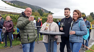 Winzer-Vorstand Karl-Heinz Spiess gehörte schon qua Amt mit seiner Familie zu den Besuchern der Weinwanderung.