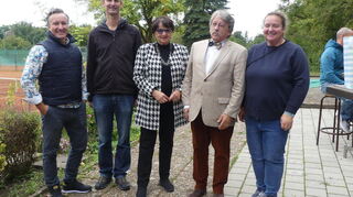 Ehrung für 40 Jahre Vereinszugehörigkeit (v.l.n.r.) Pascal Baumgärtner, Steffen Springborn, Cornelia und Joachim Schwörer und Claudia Schulz.