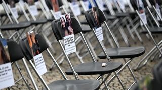 Rund 1.100 Stühle wurden vor Wahrzeichen aufgestellt.