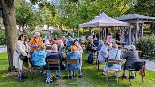Das monatliche „Café Zeit“ auf dem Ladenburger Friedhof verabschiedet sich erfolgreich in die Winterpause.