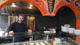 Alparslan Altun vom Dönerladen Efe Baba in der Mannheimer Innenstadt hat eine klare Meinung zu Burger Kings Kebab Style Lover Edition: "Schwachsinn!"