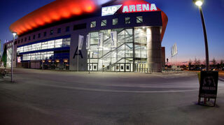 Bei Nacht ist die SAP Arena manchmal hell erleuchtet. Fast zu verwechseln mit einem Ufo, dass in den Weltraum startet.Bild: Markus Prosswitz/masterpress