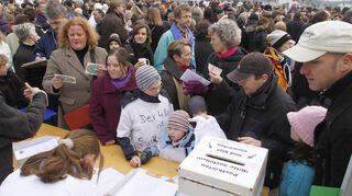 Vor 15 Jahren: Anwohner protestieren gegen Pläne der Stadt, den 48er Platz zu bebauen.