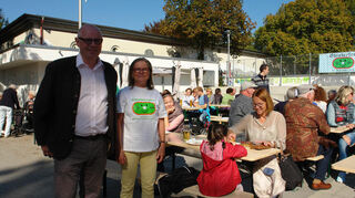 Hilde Dub (hier mit Stadtrat Bernhard Boll), war lange die Vorsitzende des Fördervereins.