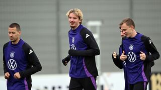 Infekt überwunden: Nick Woltemade (M.) beim Abschlusstraining.