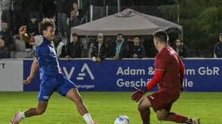 Mannheims Shaban Veselaj erzielte beim 5:1-Pokalsieg in in Eppelheim (unser Bild) drei Treffer.