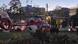 Der Rettungshubschrauber Christoph 53 landete am Samstag auf der Grünfläche vor dem Wasserturm.