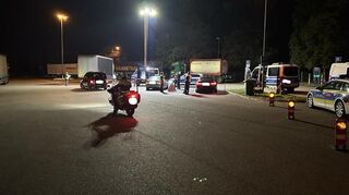 138 Fahrzeuge wurden auf den auf den Tank- und Rastanlagen der A65 bei Edesheim überprüft.