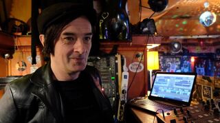 Mischa K. beim DJ-Abend in der Mannheimer Jungbusch-Kultkneipe Blau.