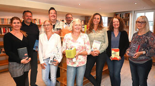 Das neue Team der Groß-Rohrheimer Bibliothek freut sich über viele Besucherinnen und Besucher