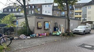 Sperrmüll auf den Gehwegen ist ein Problem, das in Waldhof-West immer wieder beklagt wird.
