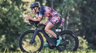 Andrea Herbold auf ihrem Bike beim Wettkampf in Thun.