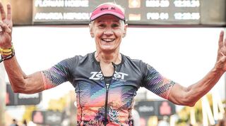 Nach dem Zieleinlauf in Thun weiß Andrea Herbold, dass sie sich für Hawaii qualifiziert hat.