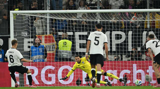Joshua Kimmich erzielt per Elfmeter das 2:0.