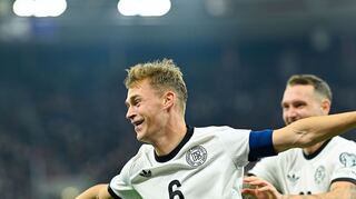 Kapitän Kimmich bejubelt ein Tor.