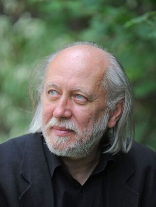 Der ungarische Literaturnobelpreisträger László Krasznahorkai spricht bei der Eröffnungskonferenz (Archivbild).