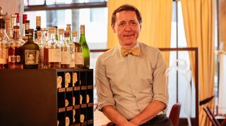 In seinem Restaurant hat Vincent Moissonnier nach französischer Sitte auch einen Schrank, in dem Stammgäste ihre Serviette in einem Fach deponieren können.