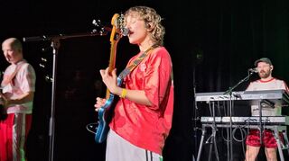Album-Release-Party im Mannheimer Forum: ok.danke.tschüss. mit Eva Sauter an der Gitarre, Lucas Firmbach am Keyboard und Jacob Streit (links)