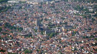 Die künftige Einnahmesituation der Stadt Viernheim ist noch unsicher. Deshalb wird Bürgermeister Matthias Baaß den Haushaltsplanentwurf 2026 erst im Dezember ins Parlament einbringen.