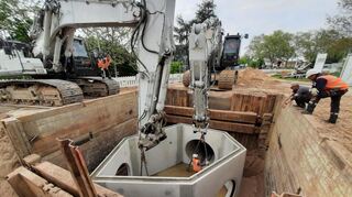 Der Bau des Entlastungssammlers – mit dem Schachtbauwerk an der Kreuzung Industriestraße/Friedrich-Ebert-Straße – hat 19 Millionen Euro gekostet.