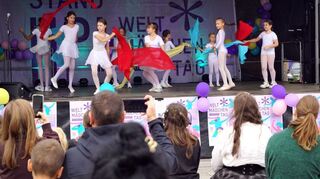 Die Younity-Tanzgruppe aus dem Kulturhaus Käfertal beim Weltmädchentag in Mannheim.
