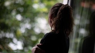 Einsamkeit ist das ungewollte Alleinsein, verbunden mit der Sehnsucht nach Nähe und dem Wunsch, für andere wichtig zu sein.