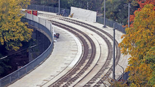 Die Arbeiten zur Ertüchtigung der Mannheimer Stadtbahnrampe laufen seit Ende August. Sie soll durch verschiedene Maßnahmen zusätzlich verstärkt werden.
