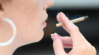 Die Polizei konnte in Mannheim 109 Verstöße gegen das Cannabisgesetz feststellen. Der Konsum von Cannabis ist zwar grundsätzlich erlaubt, aber nicht in der Nähe von Spielplätzen.