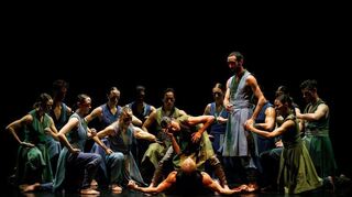 Die Gauthier Dance Company mit „Turning of Bones“ von Akram Khan.