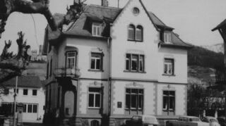 Das Alte Rathaus in der Bismarckstraße, wie es bis 1980 bestand.