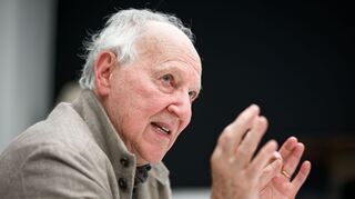 Dass er kein Smartphone besitze, will Werner Herzog (83) nicht als Statement missverstanden wissen - altmodisch und gegen Technik sei er keineswegs.