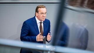 Bundesverteidigungsminister Boris Pistorius (SPD) wirbt im Bundestag für sein Wehrdienstmodell, zeigt sich aber offen für Kompromissvorschläge.